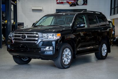 2018 Toyota Land Cruiser VX-R — photo 2
