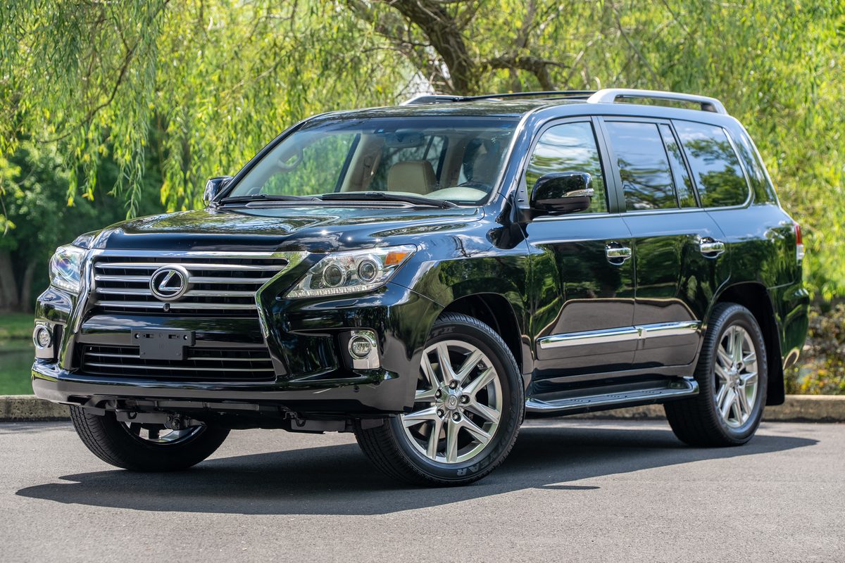 2015 Lexus LX 570 — main photo