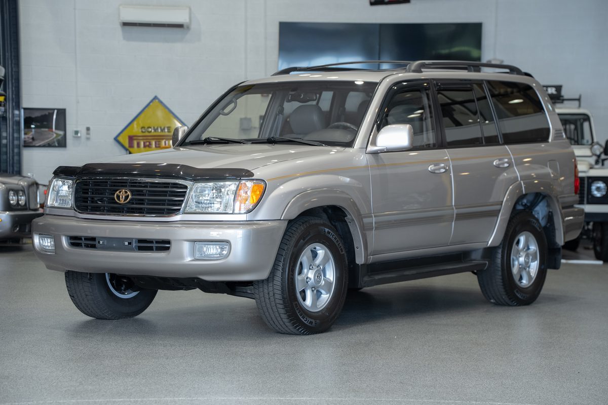 1999 Toyota Land Cruiser VX — main photo