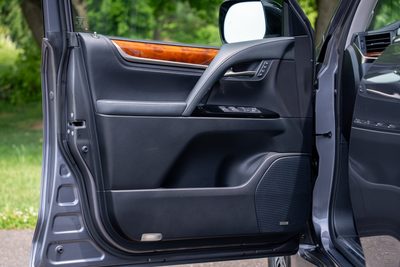 2018 Lexus LX570 570 — photo 3