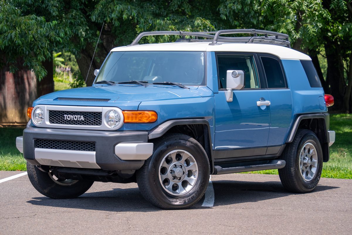 2013 Toyota FJ Cruiser GSJ15L/GSJ10L — main photo
